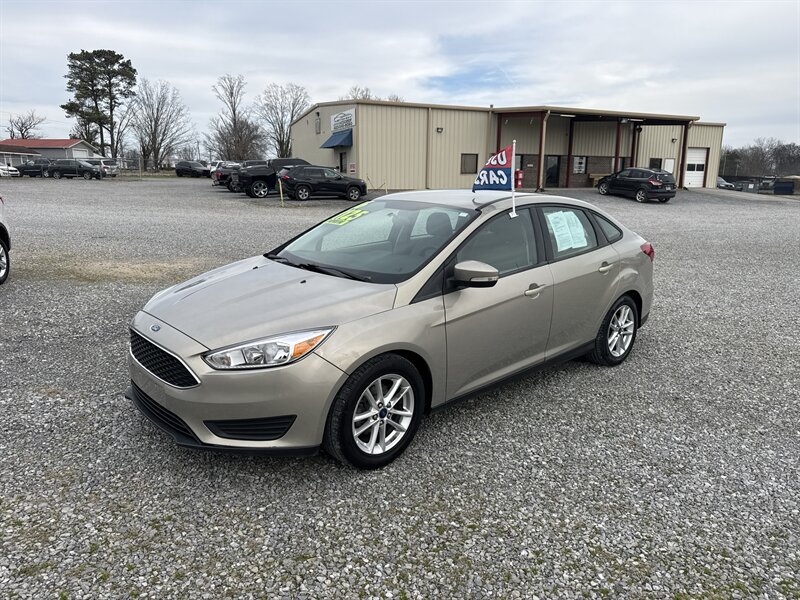 2016 Ford Focus SE   - Photo 1 - Madisonville, TN 37354