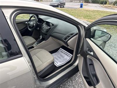 2016 Ford Focus SE - Photo 6 - Madisonville, TN 37354