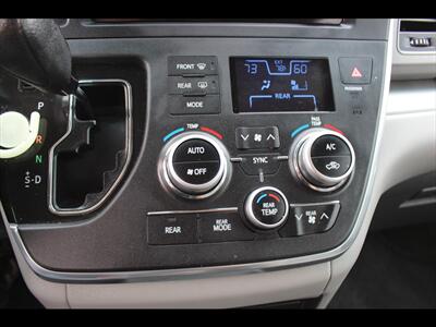 2017 Toyota Sienna LE 8-Passenger   - Photo 36 - Euless, TX 76040