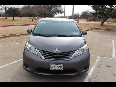 2017 Toyota Sienna LE 8-Passenger   - Photo 8 - Euless, TX 76040