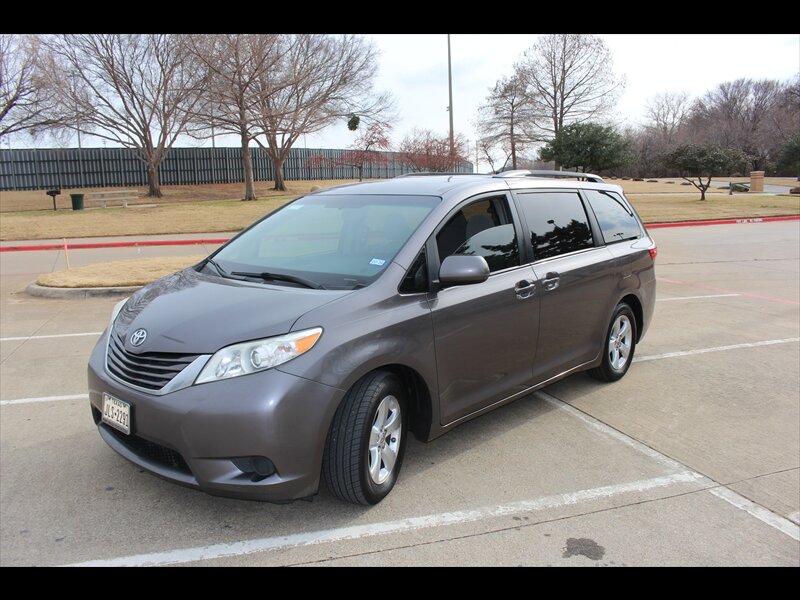 2017 Toyota Sienna LE