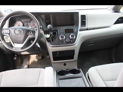 2017 Toyota Sienna LE 8-Passenger   - Photo 23 - Euless, TX 76040