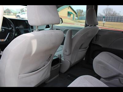 2017 Toyota Sienna LE 8-Passenger   - Photo 20 - Euless, TX 76040