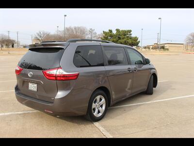 2017 Toyota Sienna LE 8-Passenger   - Photo 5 - Euless, TX 76040