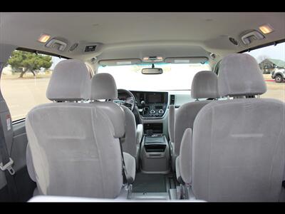 2017 Toyota Sienna LE 8-Passenger   - Photo 14 - Euless, TX 76040