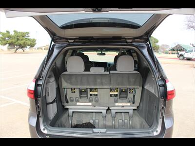 2017 Toyota Sienna LE 8-Passenger   - Photo 10 - Euless, TX 76040