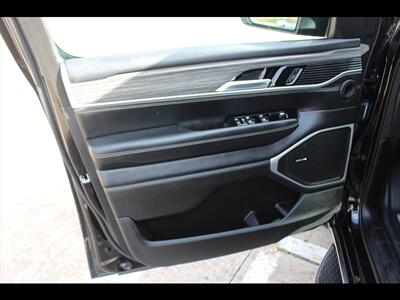 2024 Jeep Wagoneer L Series II - Photo 23 - Euless, TX 76040