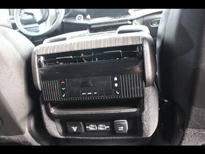 2024 Jeep Wagoneer L Series II - Photo 16 - Euless, TX 76040