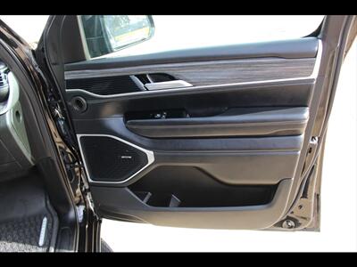 2024 Jeep Wagoneer L Series II - Photo 18 - Euless, TX 76040