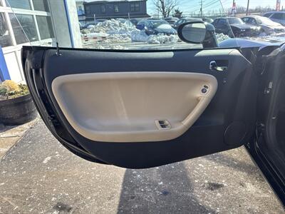 2009 Pontiac Solstice   - Photo 8 - West Chester, PA 19382