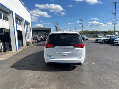 2018 Chrysler Pacifica Touring Plus   - Photo 8 - West Chester, PA 19382