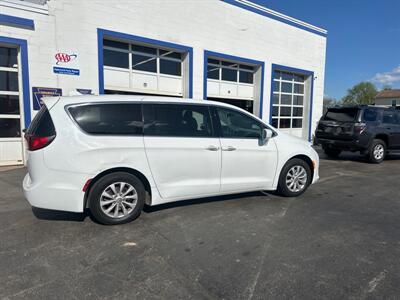2018 Chrysler Pacifica Touring Plus   - Photo 6 - West Chester, PA 19382