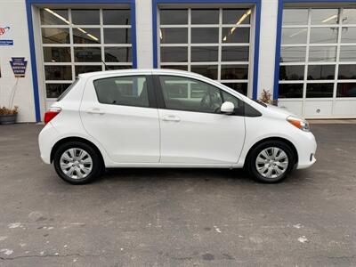 2014 Toyota Yaris 5-Door L   - Photo 6 - West Chester, PA 19382