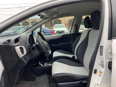 2014 Toyota Yaris 5-Door L   - Photo 12 - West Chester, PA 19382