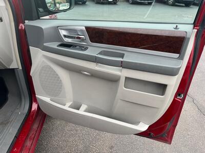 2010 Chrysler Town & Country Touring   - Photo 17 - West Chester, PA 19382