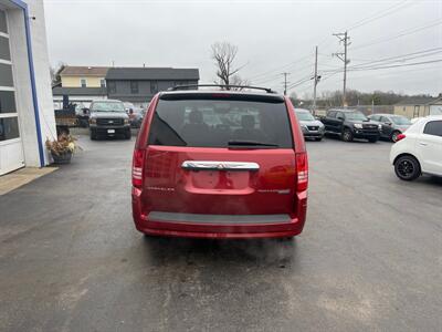 2010 Chrysler Town & Country Touring   - Photo 6 - West Chester, PA 19382