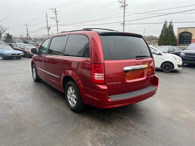 2010 Chrysler Town & Country Touring   - Photo 7 - West Chester, PA 19382