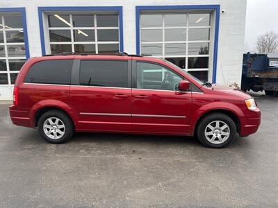 2010 Chrysler Town & Country Touring   - Photo 4 - West Chester, PA 19382