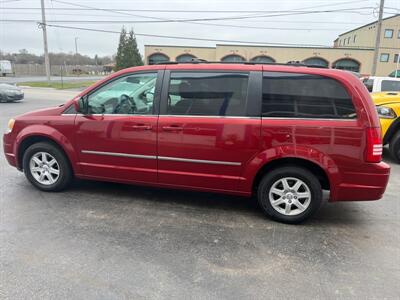 2010 Chrysler Town & Country Touring   - Photo 8 - West Chester, PA 19382