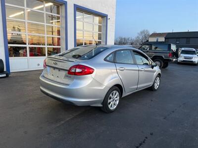 2013 Ford Fiesta SE   - Photo 4 - West Chester, PA 19382