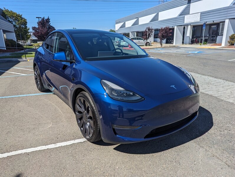 The 2023 Tesla Model Y Performance photos