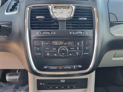2014 Chrysler Town & Country Touring-L - Photo 15 - Cincinnati, OH 45231