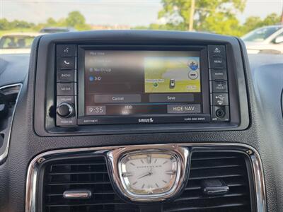 2014 Chrysler Town & Country Touring-L - Photo 13 - Cincinnati, OH 45231