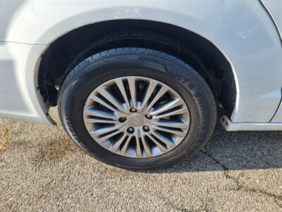 2014 Chrysler Town & Country Touring-L - Photo 42 - Cincinnati, OH 45231