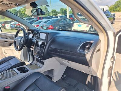 2014 Chrysler Town & Country Touring-L - Photo 33 - Cincinnati, OH 45231