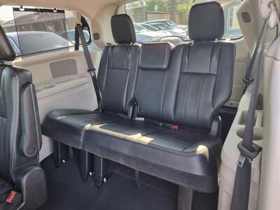 2014 Chrysler Town & Country Touring-L - Photo 25 - Cincinnati, OH 45231