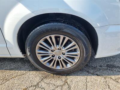 2014 Chrysler Town & Country Touring-L - Photo 41 - Cincinnati, OH 45231