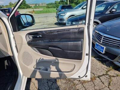 2014 Chrysler Town & Country Touring-L - Photo 36 - Cincinnati, OH 45231
