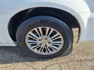 2014 Chrysler Town & Country Touring-L - Photo 39 - Cincinnati, OH 45231