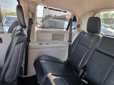 2014 Chrysler Town & Country Touring-L - Photo 26 - Cincinnati, OH 45231