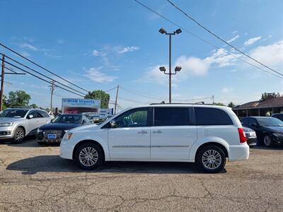 2014 Chrysler Town & Country Touring-L - Photo 2 - Cincinnati, OH 45231