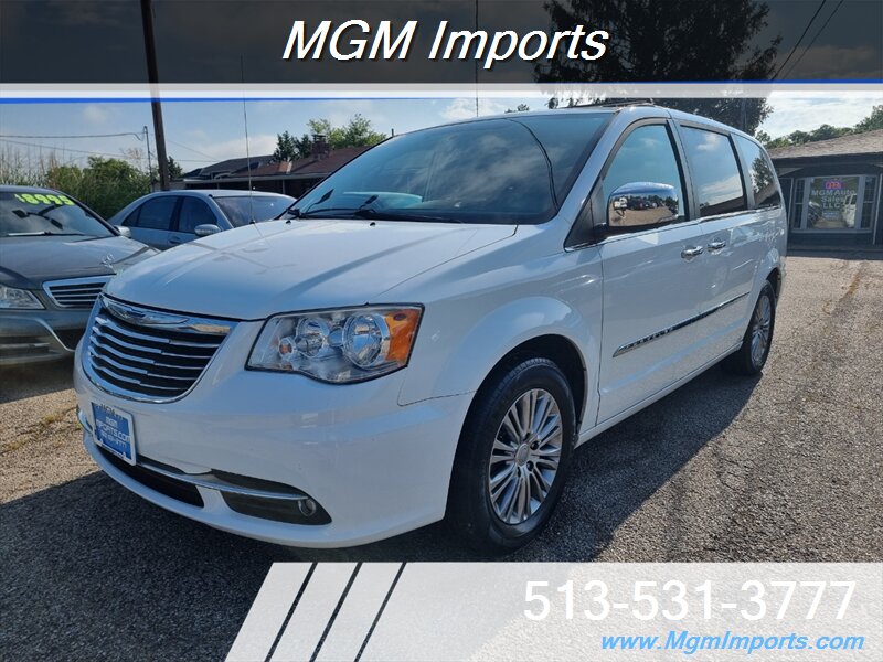 2014 Chrysler Town & Country Touring-L