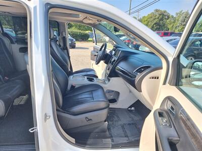 2014 Chrysler Town & Country Touring-L - Photo 32 - Cincinnati, OH 45231