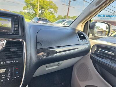 2014 Chrysler Town & Country Touring-L - Photo 17 - Cincinnati, OH 45231