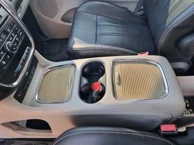 2014 Chrysler Town & Country Touring-L - Photo 16 - Cincinnati, OH 45231