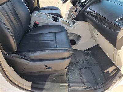 2014 Chrysler Town & Country Touring-L - Photo 35 - Cincinnati, OH 45231