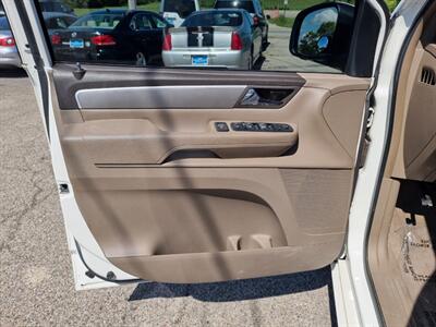 2011 Volkswagen Routan SE - Photo 34 - Cincinnati, OH 45231