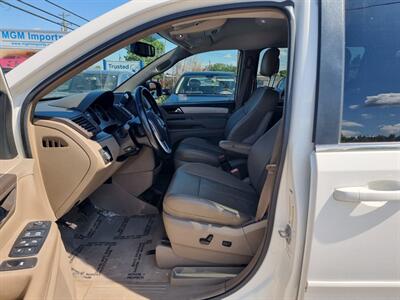 2011 Volkswagen Routan SE - Photo 8 - Cincinnati, OH 45231