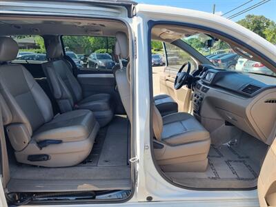 2011 Volkswagen Routan SE - Photo 27 - Cincinnati, OH 45231