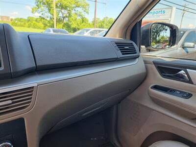 2011 Volkswagen Routan SE - Photo 15 - Cincinnati, OH 45231