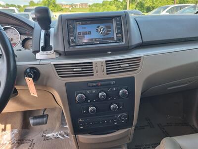 2011 Volkswagen Routan SE - Photo 13 - Cincinnati, OH 45231