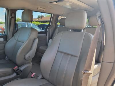 2011 Volkswagen Routan SE - Photo 18 - Cincinnati, OH 45231