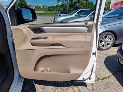 2011 Volkswagen Routan SE - Photo 31 - Cincinnati, OH 45231