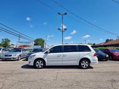 2011 Volkswagen Routan SE - Photo 2 - Cincinnati, OH 45231