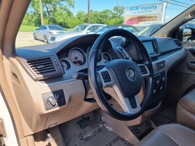 2011 Volkswagen Routan SE - Photo 9 - Cincinnati, OH 45231