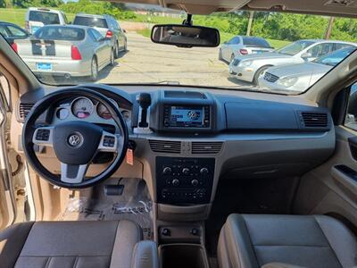 2011 Volkswagen Routan SE - Photo 10 - Cincinnati, OH 45231